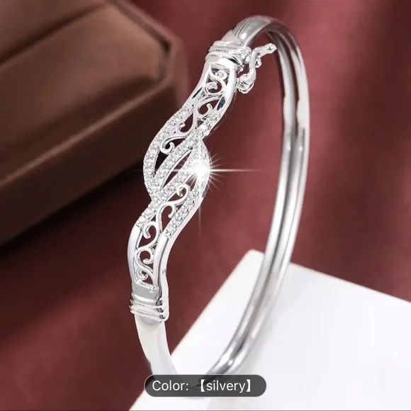 Elegant Golden Plated Copper Bracelet for Women, Luxury Style - Picture 6 of 6